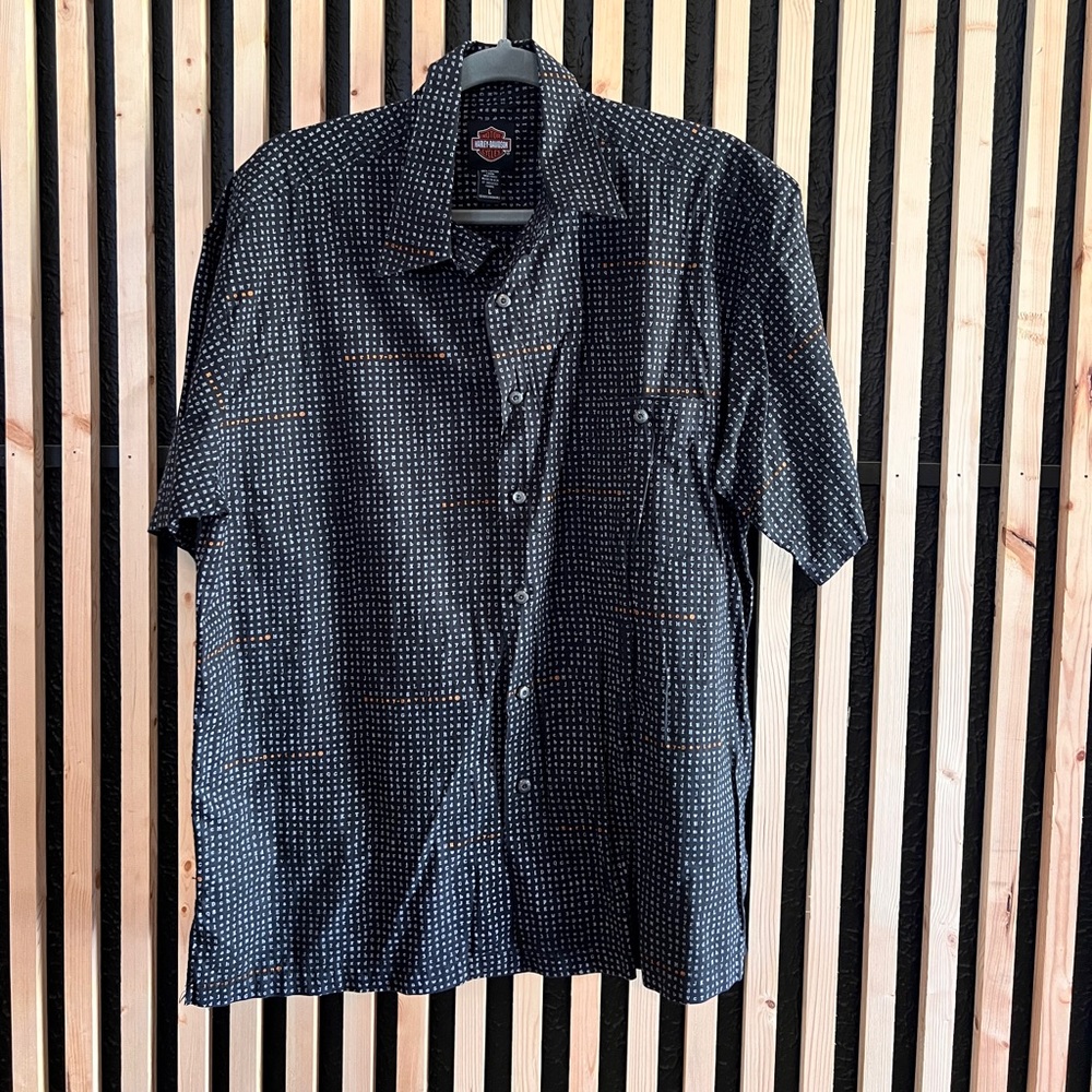 Harley Davidson Men’s assorted button down shirts, Large